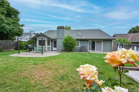 Exterior - 116 Ferrera Dr, Folsom, CA 95630 photo 4 of 8