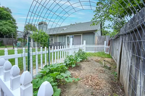 Exterior - 116 Ferrera Dr, Folsom, CA 95630 photo 7 of 8