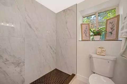 Bath - 3317 Vienna Ave, Carmichael, CA 95608 photo 2 of 5