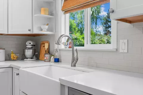 Kitchen - 6545 Miles Ln, Carmichael, CA 95608 photo 3 of 6