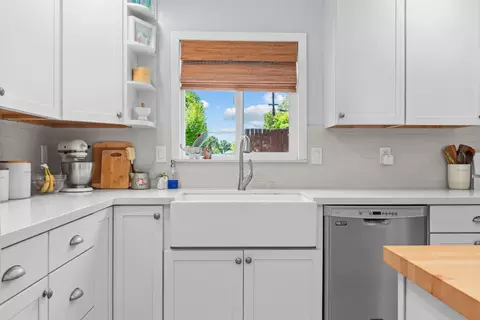Kitchen - 6545 Miles Ln, Carmichael, CA 95608 photo 5 of 6