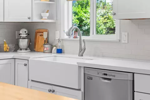Kitchen - 6545 Miles Ln, Carmichael, CA 95608 photo 6 of 6