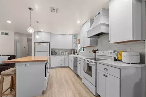 Kitchen - 6545 Miles Ln, Carmichael, CA 95608 photo 2 of 6