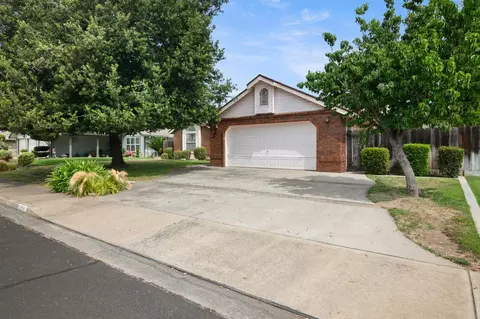 1858 Pontiac St, Oakdale, CA 95361