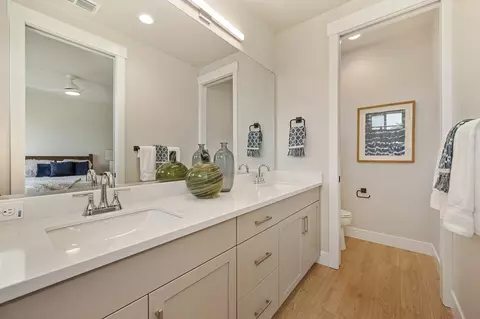 Bath - 227 Chico Pl, Davis, CA 95616 photo 3 of 4