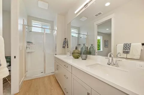 Bath - 227 Chico Pl, Davis, CA 95616 photo 4 of 4