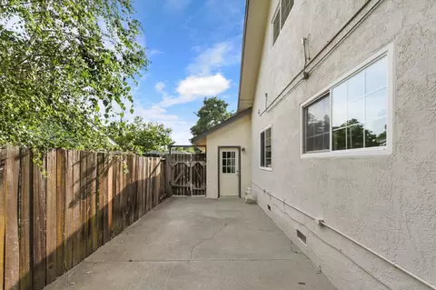 Exterior - 1318 Alder Pl, Davis, CA 95618 photo 8 of 11