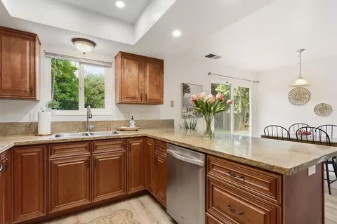 Kitchen - 1318 Alder Pl, Davis, CA 95618 photo 4 of 6