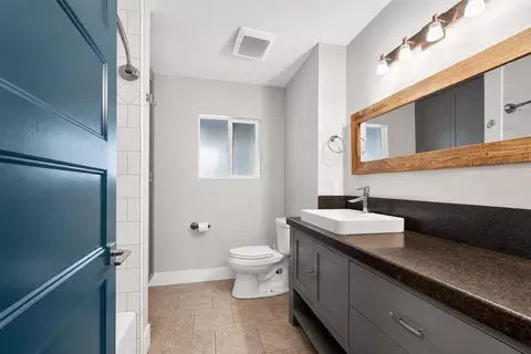Bath - 2424 Killarney Way, Modesto, CA 95355 photo 3 of 4