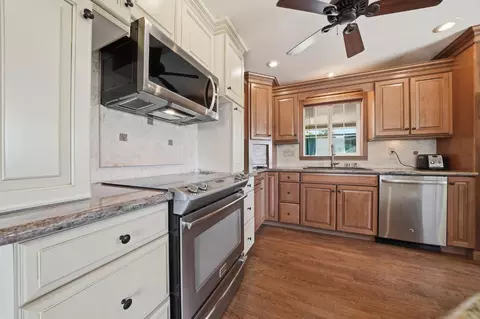 Kitchen - 419 Mcgee Ave, Jackson, CA 95642 photo 3 of 5