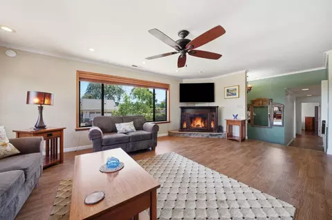 Living - 419 Mcgee Ave, Jackson, CA 95642 photo 3 of 6