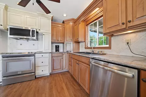 Kitchen - 419 Mcgee Ave, Jackson, CA 95642 photo 4 of 5