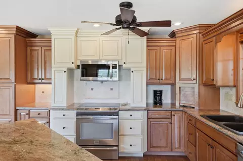 Kitchen - 419 Mcgee Ave, Jackson, CA 95642 photo 2 of 5