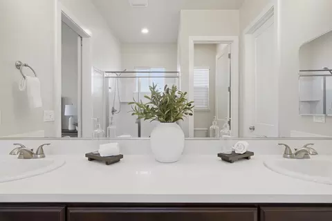 Bath - 2466 Paramount Ln, Manteca, CA 95337 photo 1 of 1