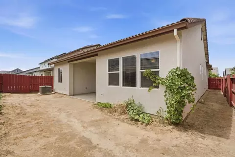 Exterior - 2466 Paramount Ln, Manteca, CA 95337 photo 2 of 4