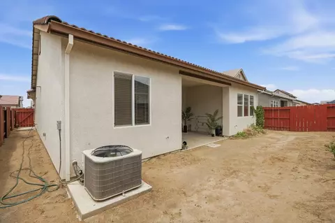 Exterior - 2466 Paramount Ln, Manteca, CA 95337 photo 4 of 4