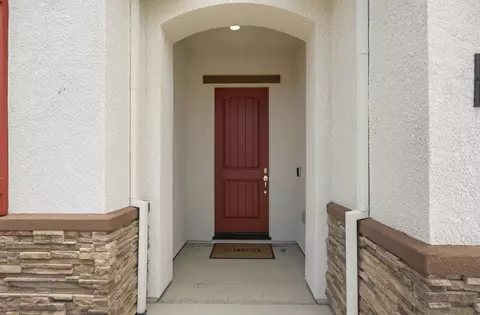 Entry Way - 2466 Paramount Ln, Manteca, CA 95337 photo 1 of 8