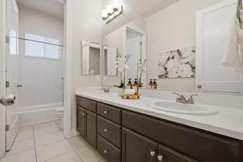 Entry Way - 2466 Paramount Ln, Manteca, CA 95337 photo 8 of 8