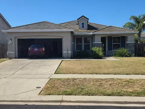 1056 Hacienda Dr, Plumas Lake, CA 95961