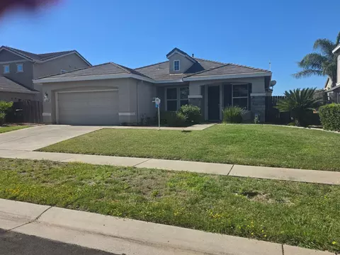1056 Hacienda Dr, Plumas Lake, CA 95961
