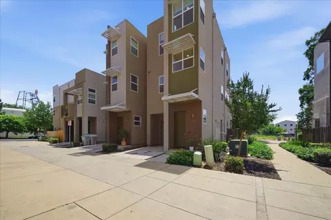 399 Midstream Ln, West Sacramento, CA 95605