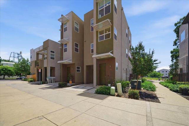 399 Midstream Ln, West Sacramento, CA 95605
