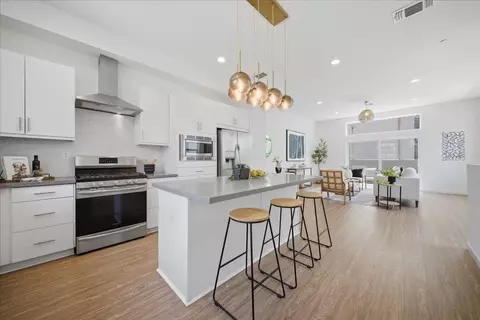 399 Midstream Ln, West Sacramento, CA 95605