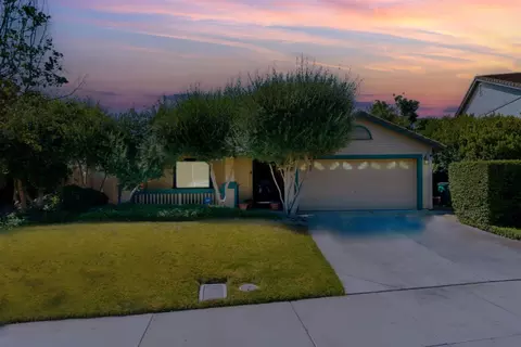 442 Hummingbird Dr, Lodi, CA 95240
