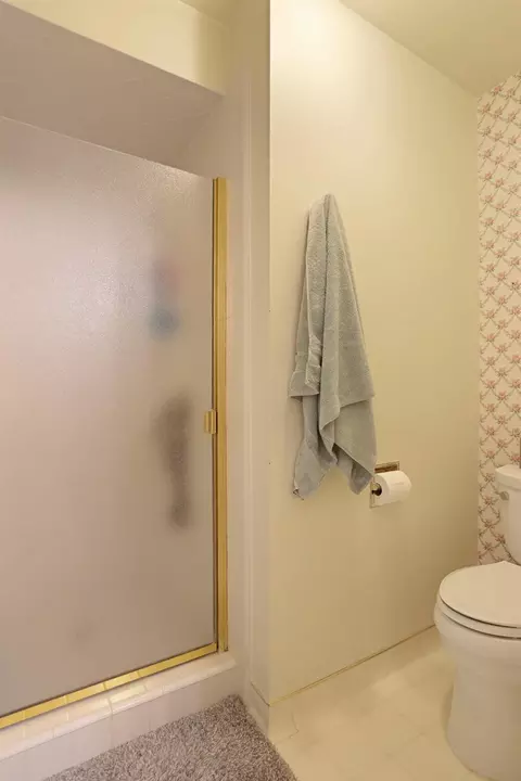 Bath - 806 S Mills Ave, Lodi, CA 95242 photo 2 of 4