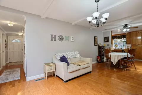 Entry Way - 806 S Mills Ave, Lodi, CA 95242 photo 2 of 4