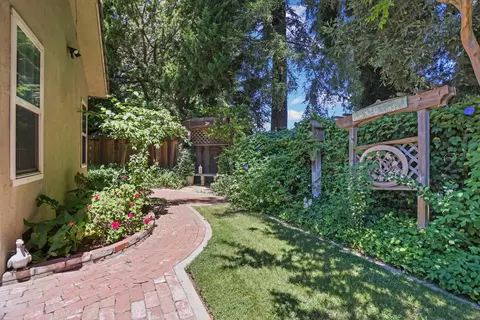 Exterior - 806 S Mills Ave, Lodi, CA 95242 photo 7 of 14