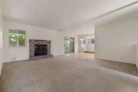 Living - 947 Kingery Dr, Ripon, CA 95366 photo 4 of 5