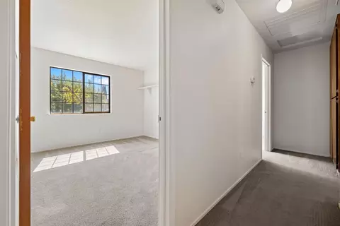 Entry Way - 947 Kingery Dr, Ripon, CA 95366 photo 5 of 9