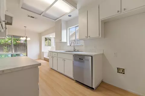 Kitchen - 947 Kingery Dr, Ripon, CA 95366 photo 1 of 2