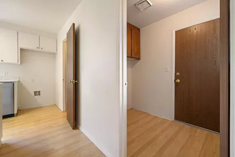 Entry Way - 947 Kingery Dr, Ripon, CA 95366 photo 3 of 9