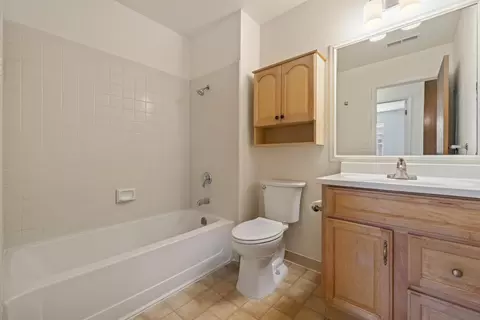Bath - 947 Kingery Dr, Ripon, CA 95366 photo 1 of 3