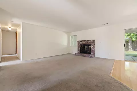 Living - 947 Kingery Dr, Ripon, CA 95366 photo 3 of 5