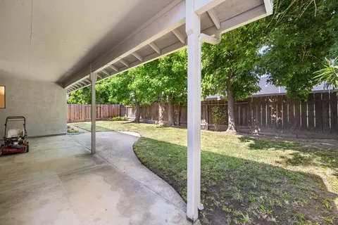 Exterior - 947 Kingery Dr, Ripon, CA 95366 photo 5 of 7