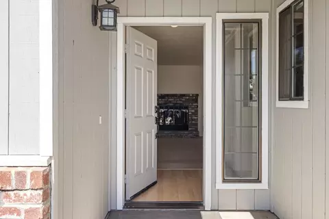 Entry Way - 947 Kingery Dr, Ripon, CA 95366 photo 1 of 9
