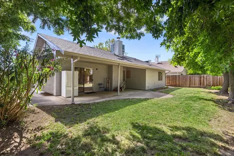 Exterior - 947 Kingery Dr, Ripon, CA 95366 photo 6 of 7
