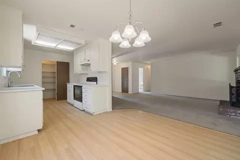 Living - 947 Kingery Dr, Ripon, CA 95366 photo 2 of 5