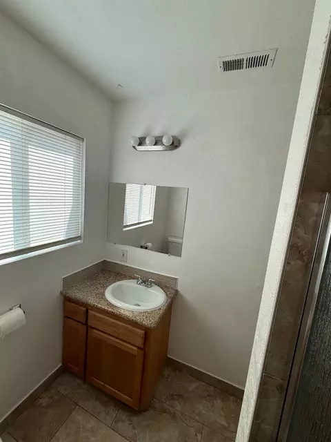 Bath - 501 Rotan Ave, Madera, CA 93637 photo 2 of 2