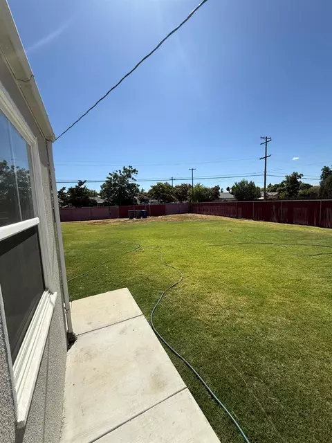 Exterior - 501 Rotan Ave, Madera, CA 93637 photo 4 of 8