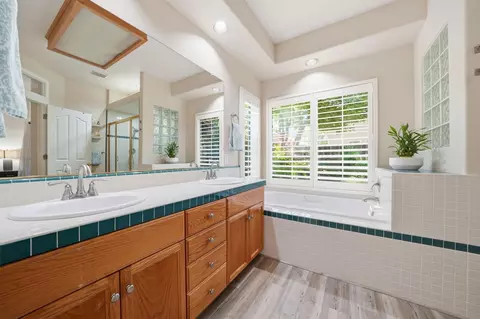 Bath - 2622 Tejon St, Lodi, CA 95242 photo 2 of 7