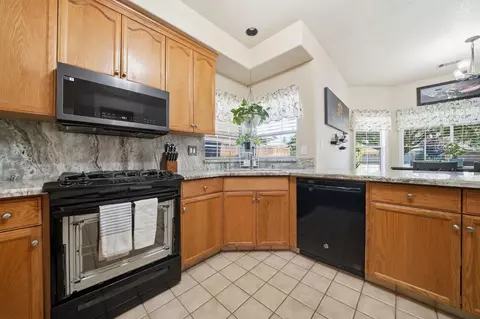Kitchen - 2622 Tejon St, Lodi, CA 95242 photo 4 of 9