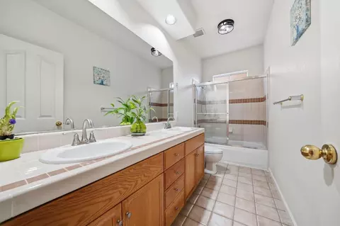 Bath - 2622 Tejon St, Lodi, CA 95242 photo 6 of 7