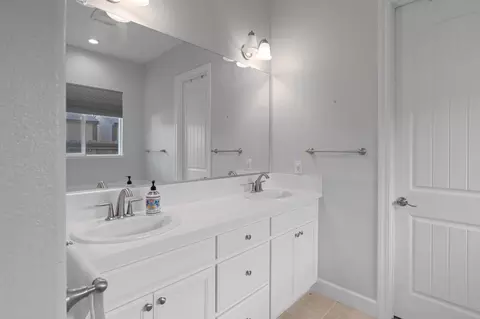 Bath - 1017 Kumara, Manteca, CA 95337 photo 5 of 6