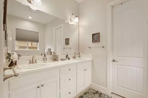 Bath - 1017 Kumara, Manteca, CA 95337 photo 2 of 6