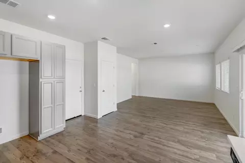 Living - 2887 Krone Way, Antelope, CA 95843 photo 3 of 6