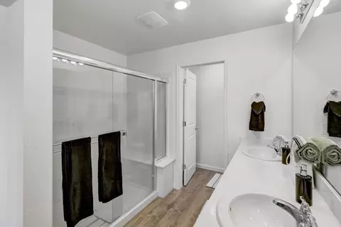 Bath - 2887 Krone Way, Antelope, CA 95843 photo 2 of 4